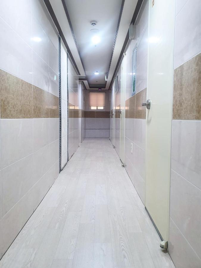 Hub House Livingtel Hostel Seoul Exterior photo