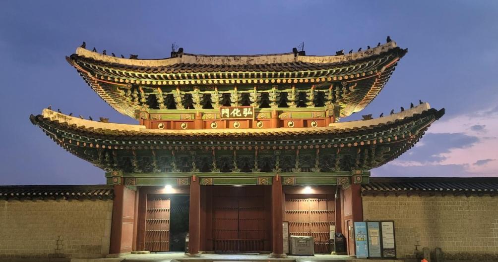 Hub House Livingtel Hostel Seoul Exterior photo